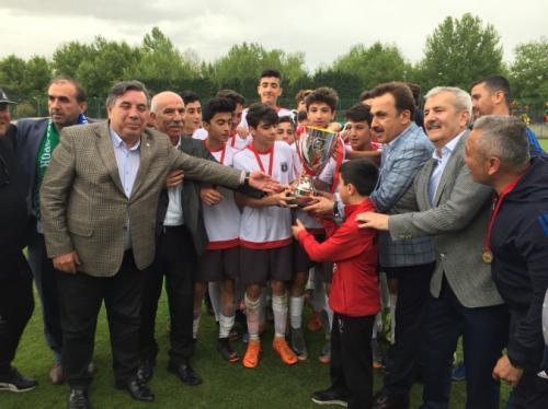 Konyada Yaplan 4'l Finallerde U14 Trkiye ampiyonu Bursa Arabayataspor Oldu 