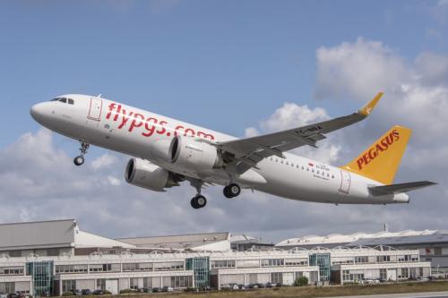 Pegasus Hava Yollar Dnyann lk CFM Motorlu Airbus A320neo Uana Demokrasi Adn Verdi 