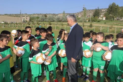 Bakan Gn, Futbol Yaz Okulu rencileriyle Bir Araya Geldi 