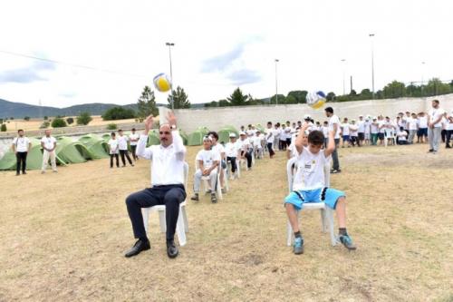 Bakan Altay, Atabey Genlik ve Eitim Kampnda rencilerle Bulutu 