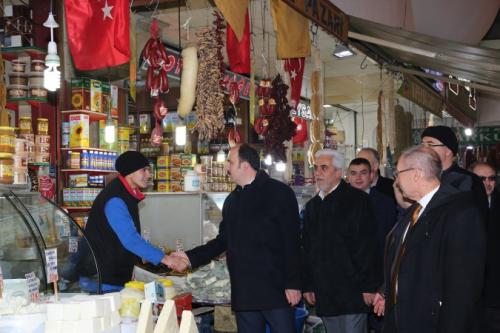 Bakan Altay Kadnlar Pazarnda Esnaflarla Bulutu 