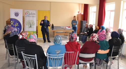 Kadn ve Aile Destek Merkezi le Aile Yapsnn Glenmesine Katk Salyoruz 