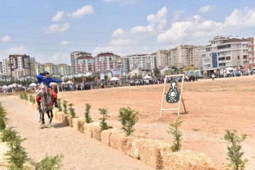 Okular Kalehan Ecdat Bahesinde Hnerlerini Sergiliyor 